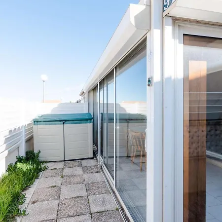 Pavillon Climatisé 2 Et Mezzanine Avec Wifi à - Fr-1-409-205 Gruissan